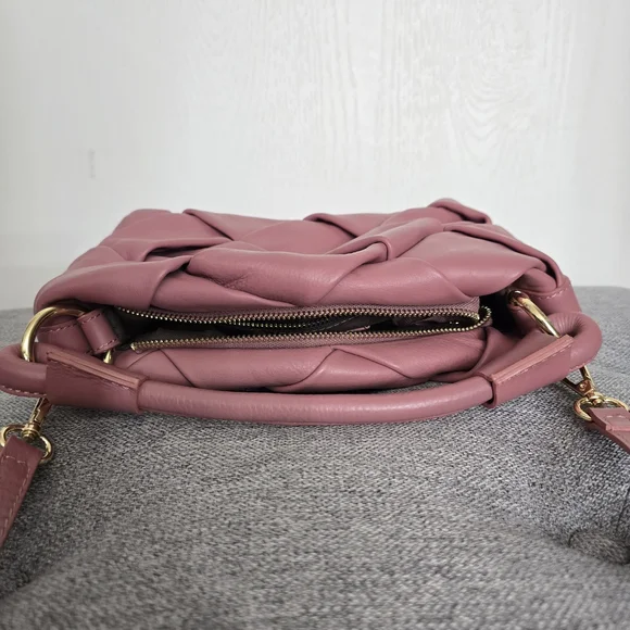 Stylish Mauve Woven Shoulder Bag - Picture 9 of 10